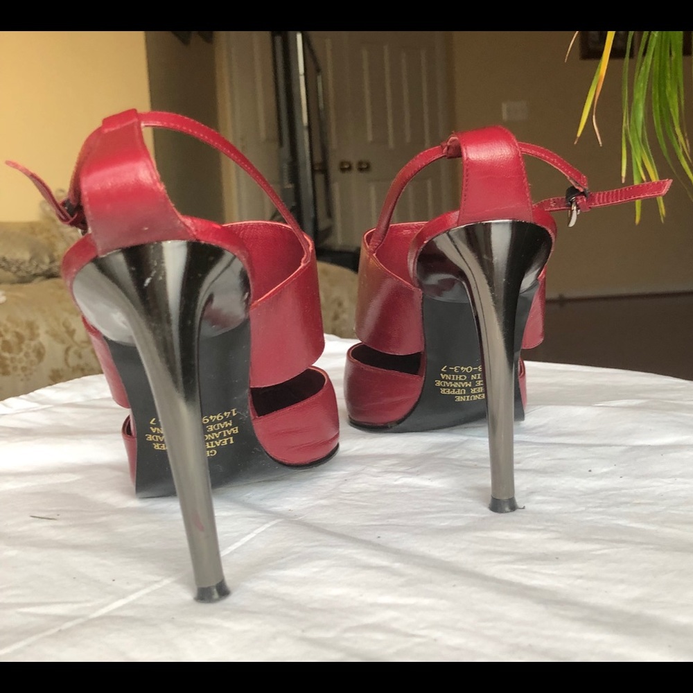 Shoes - Picture 2 of 4